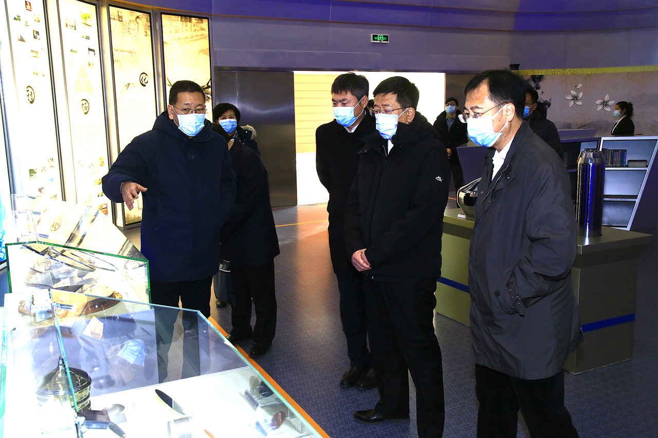 國(guó)資委黨委委員、副主任任洪斌一行到有研集團(tuán)懷柔科創(chuàng)園調(diào)研