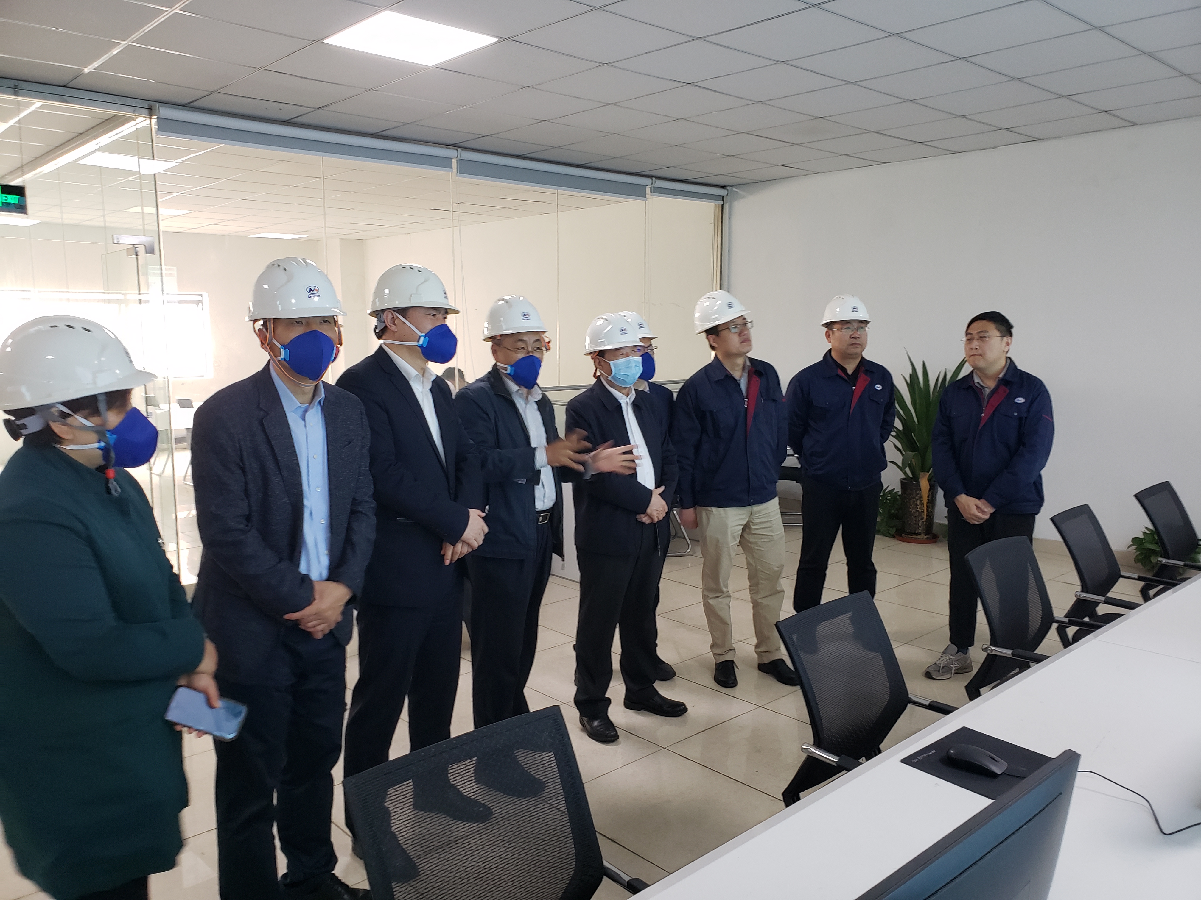 有研集團(tuán)副總經(jīng)理王臣、副總經(jīng)理王興權(quán)赴有研合肥調(diào)研