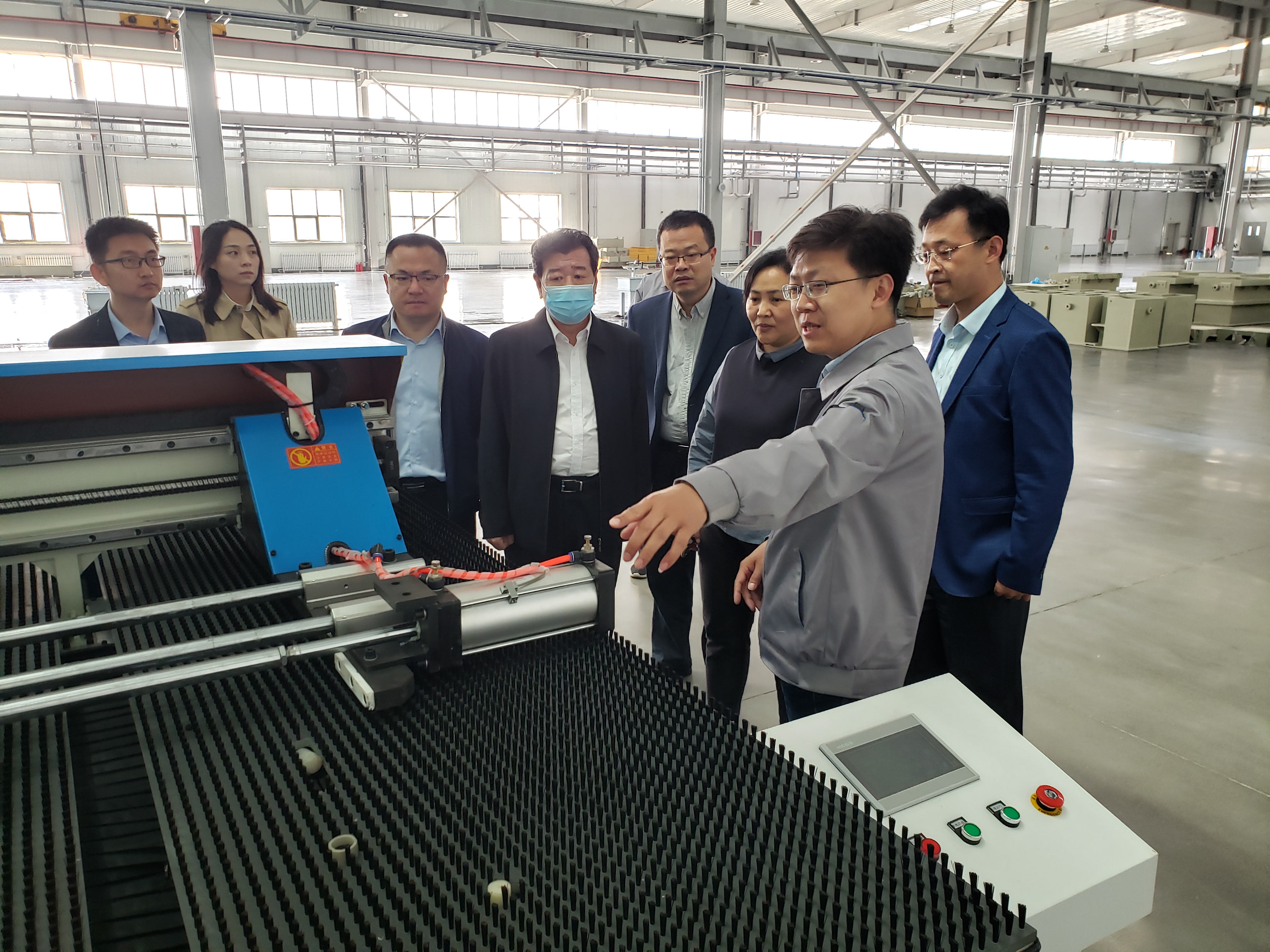 有研集團副總經(jīng)理王臣赴山東國晶輝調(diào)研