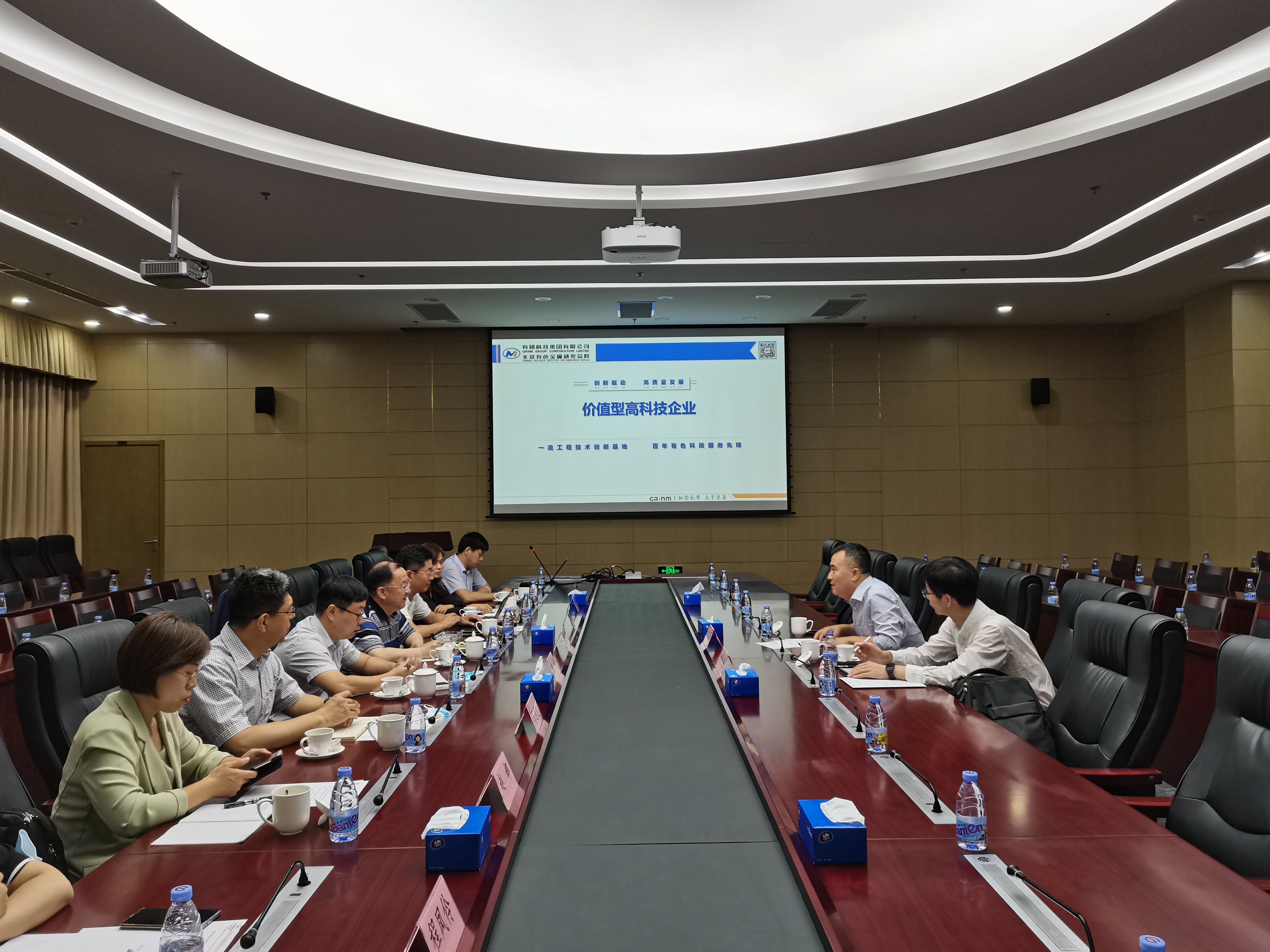 國家發(fā)改委創(chuàng)新驅(qū)動發(fā)展中心主任白京羽一行到有研集團(tuán)調(diào)研