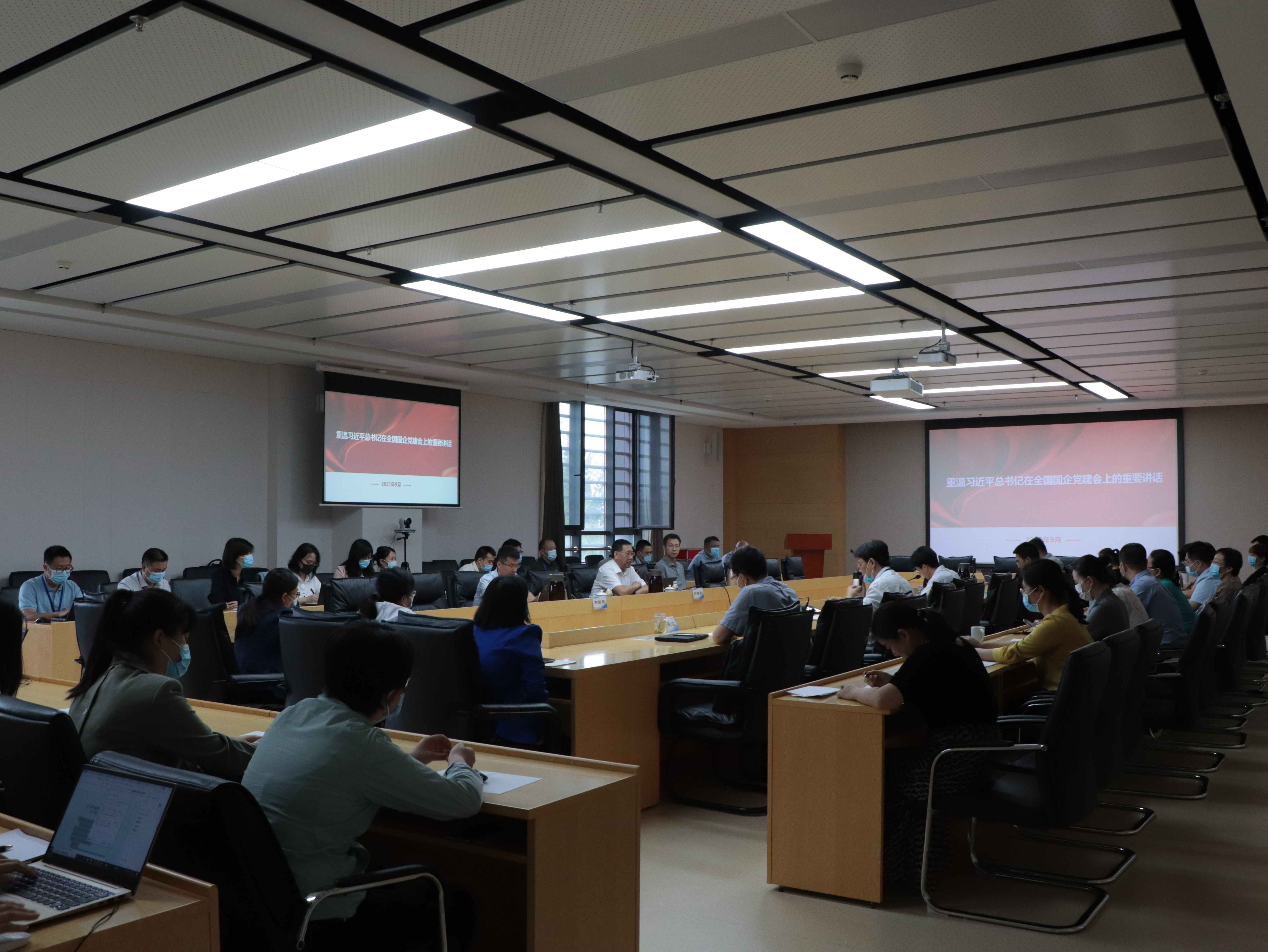 有研集團黨委副書記、總經(jīng)理熊柏青為國合通測全體黨員干部講專題黨課