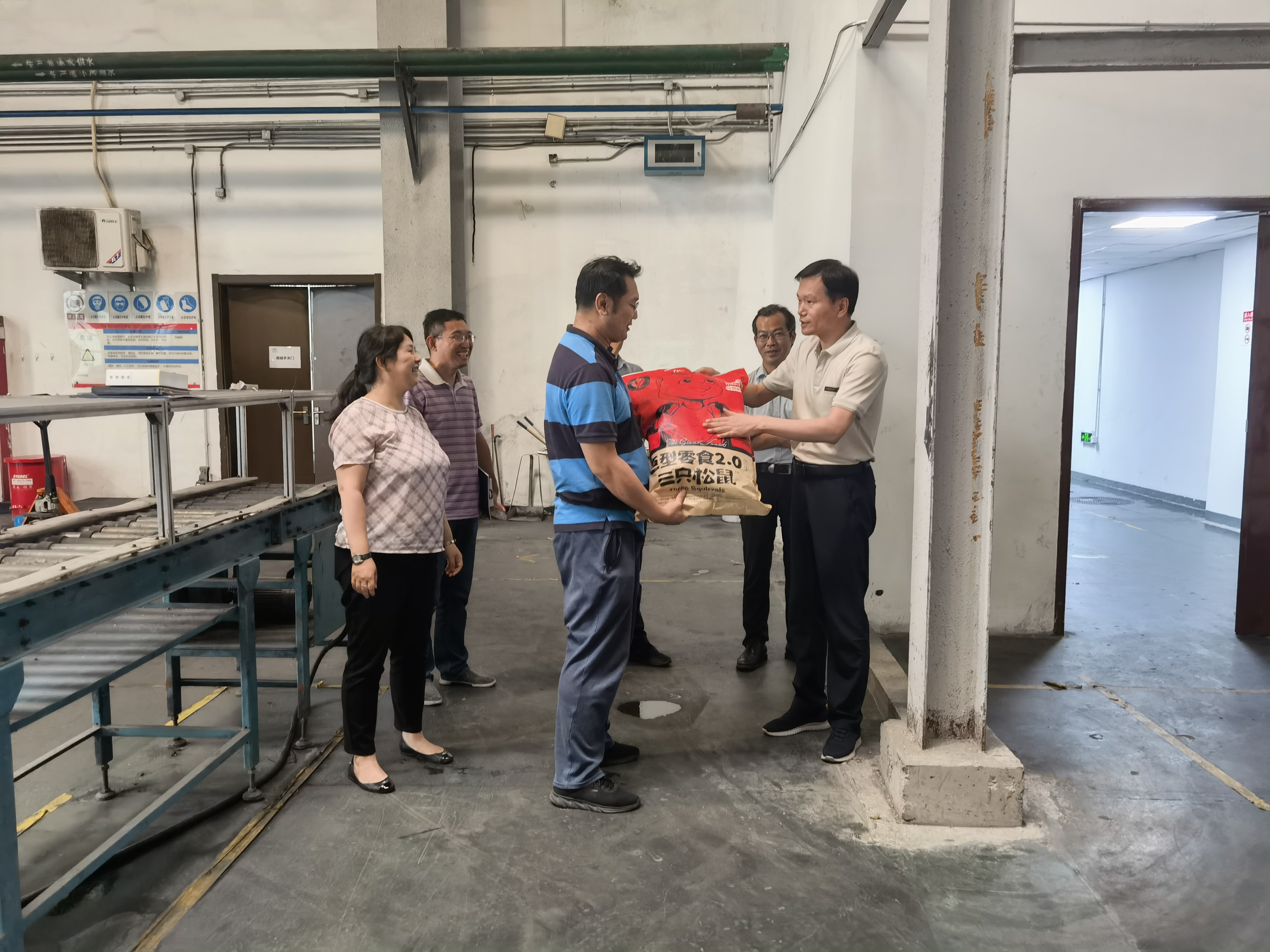 有研集團副總經(jīng)理黃倬慰問國聯(lián)研究院高鎳材料工程技術(shù)攻關(guān)團隊