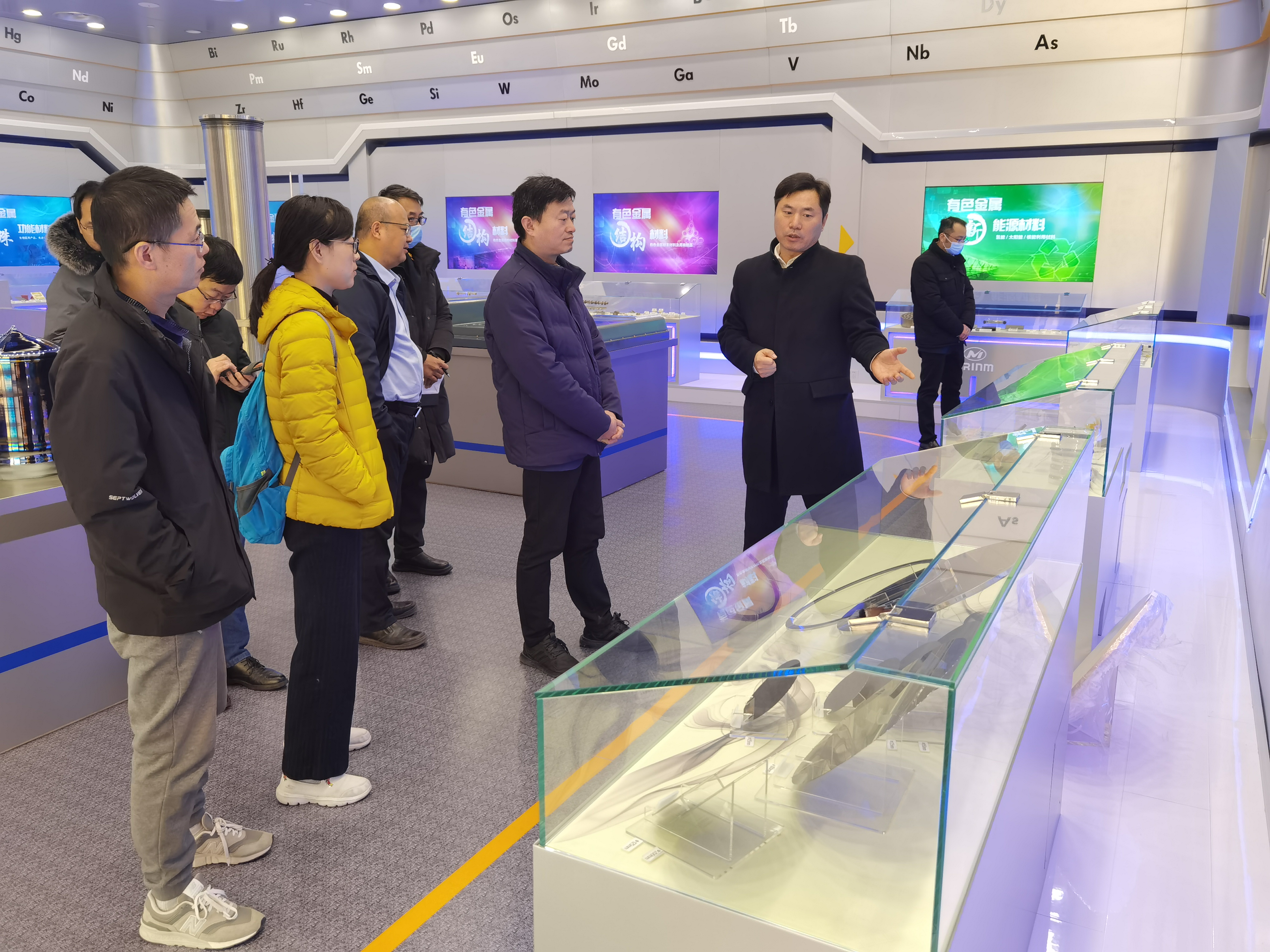 北京市經(jīng)濟(jì)和信息化局黨組成員、副局長(zhǎng)彭雪海一行到有研集團(tuán)懷柔科創(chuàng)園調(diào)研交流