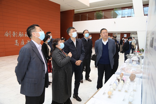 全國(guó)總工會(huì)黨組書(shū)記、副主席、書(shū)記處第一書(shū)記陳剛到有研集團(tuán)走訪調(diào)研