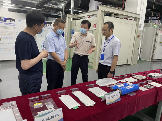 懷柔區(qū)委常委、政法委書記莫?jiǎng)Ρ蛞恍械絿?guó)聯(lián)研究院調(diào)研座談