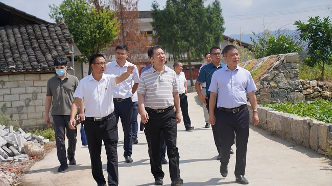 有研集團(tuán)黨委書(shū)記、董事長(zhǎng)趙曉晨一行赴貴州省思南縣調(diào)研定點(diǎn)幫扶工作