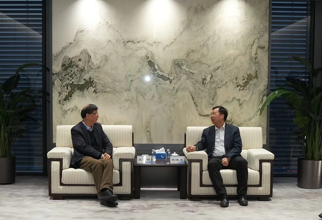 中國科學(xué)院院士王梅祥到訪中國有研