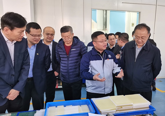 集團(tuán)外部董事到有研國(guó)晶輝調(diào)研