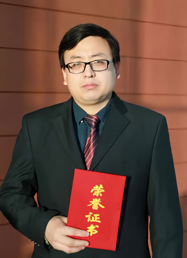 主題教育進(jìn)行時(shí) | “學(xué)思想、強(qiáng)黨性、重實(shí)踐、建新功”有研故事系列展播（五）粉材工匠溫余苗：善讀“無(wú)字之書(shū)”