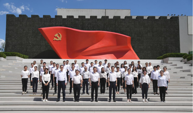 職能部門(mén)黨總支組織參觀“不忘初心、牢記使命”中國(guó)共產(chǎn)黨歷史展覽