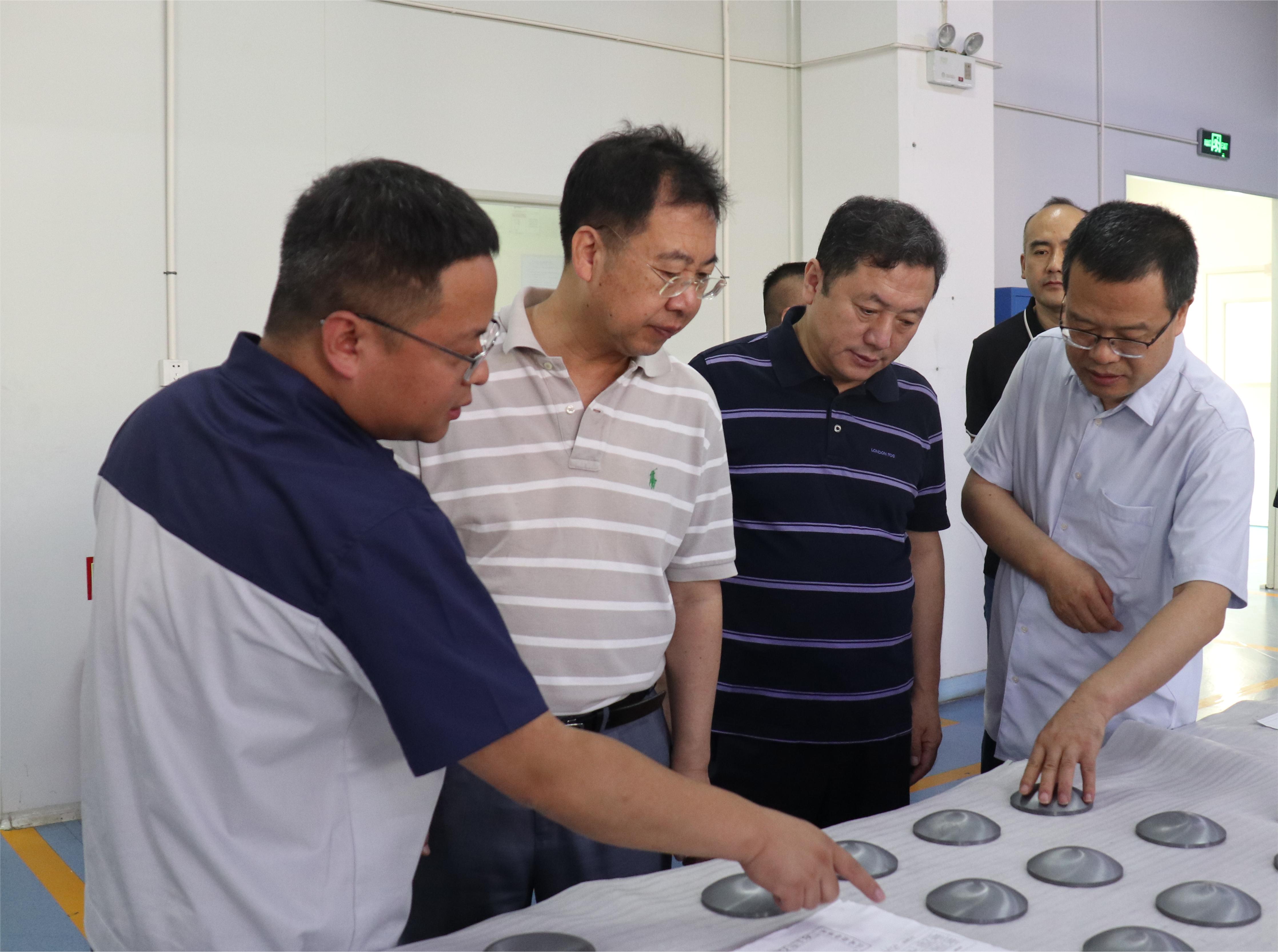 中國(guó)有研黨委書(shū)記、董事長(zhǎng)趙曉晨一行到有研國(guó)晶輝調(diào)研