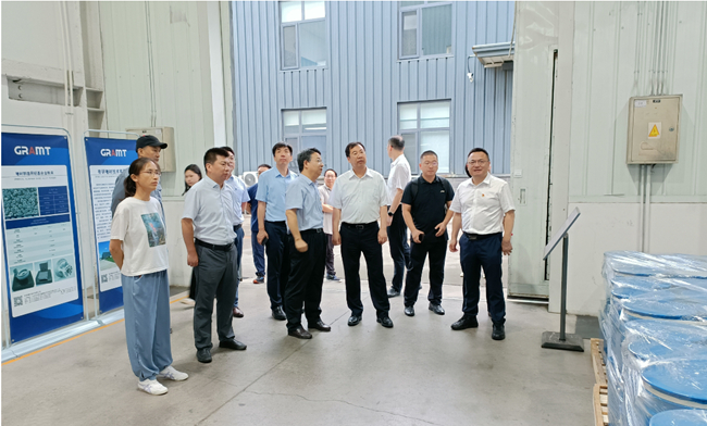 集團(tuán)工會組織開展一線送清涼、送安全活動